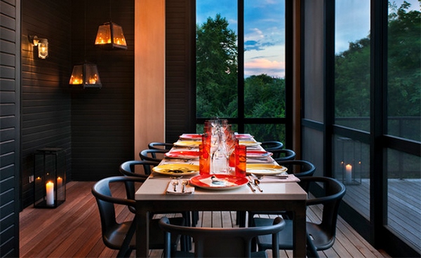 Ruang Makan dengan Tema Warna Hitam Modern