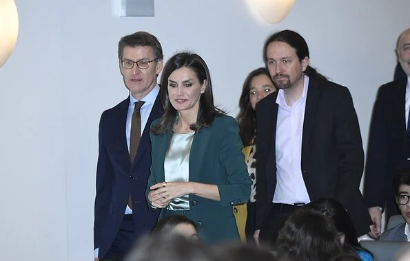 Queen Letizia wore a new suit and a silk blouse by Hugo Boss. Her shoes were by Magrit