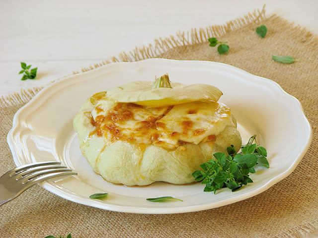 Pâtisson farci au poulet et gratiné à la mozzarella - le carnet sur l'étagère Recette bio de pâtisson farci au poulet et gratiné à la mozzarella - le carnet sur l'étagère