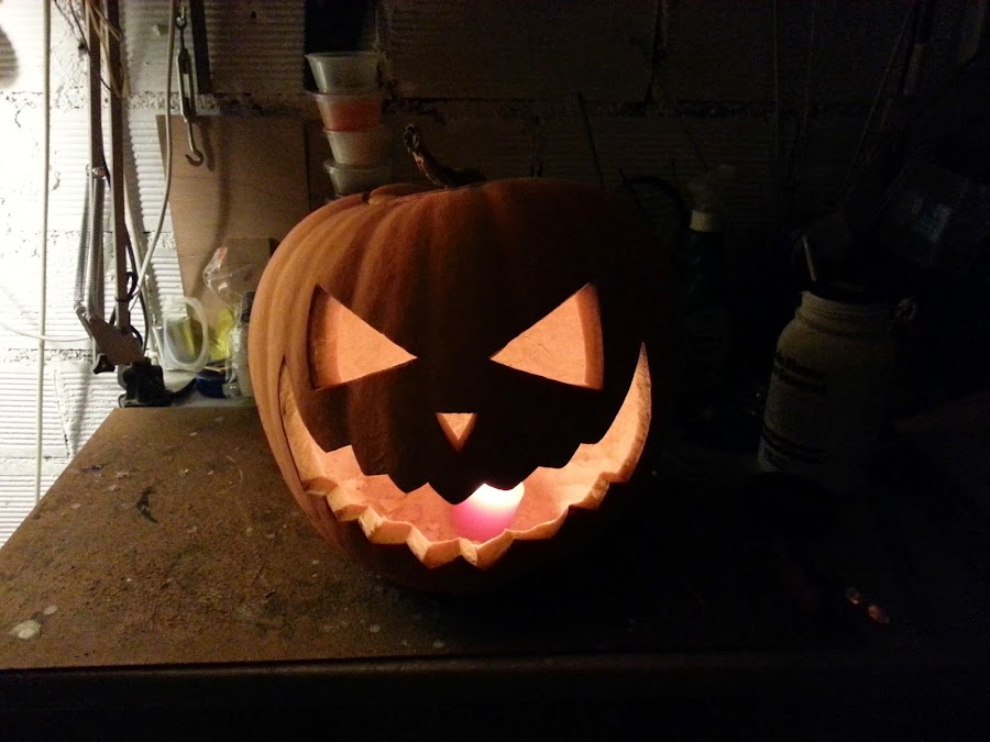 Calabaza con luz de Halloween. Escaparatismo. Decoración Halloween. Pumpkin