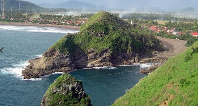 Pesona Pantai Payangan Jember