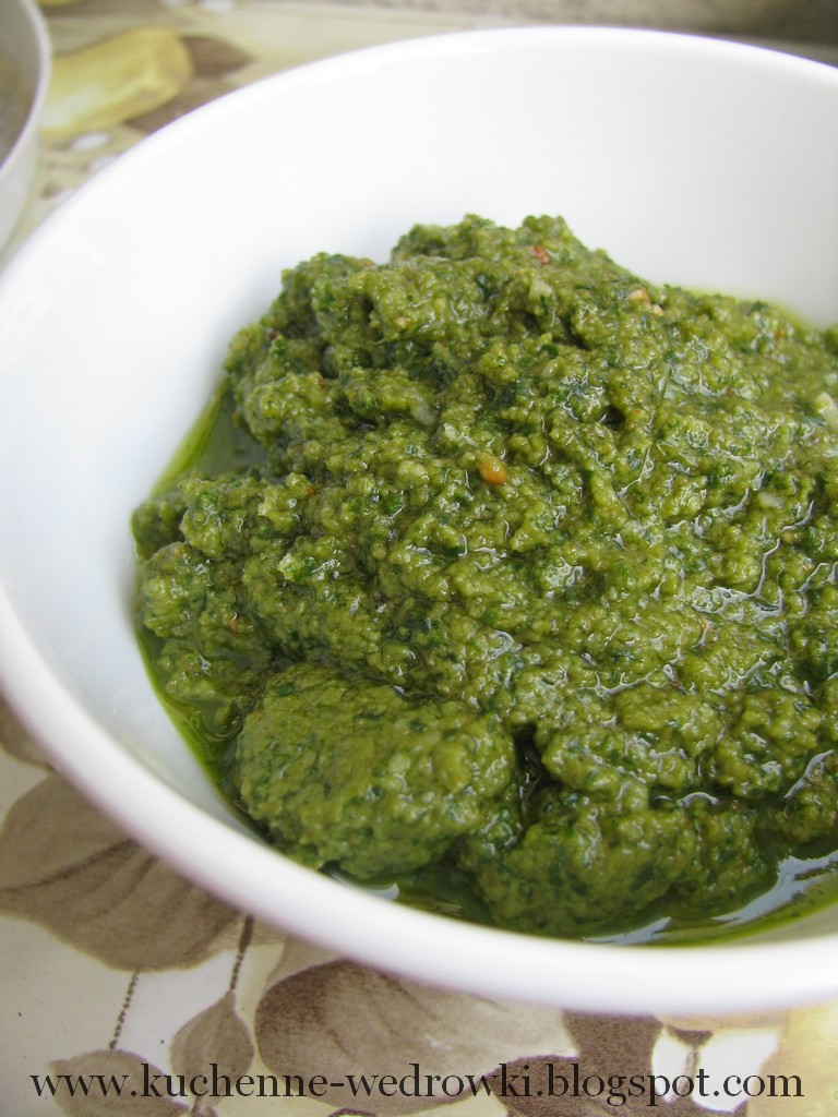 Kuchenne wędrówki Shinju Pesto z bazylii i słonecznika. Caprese z