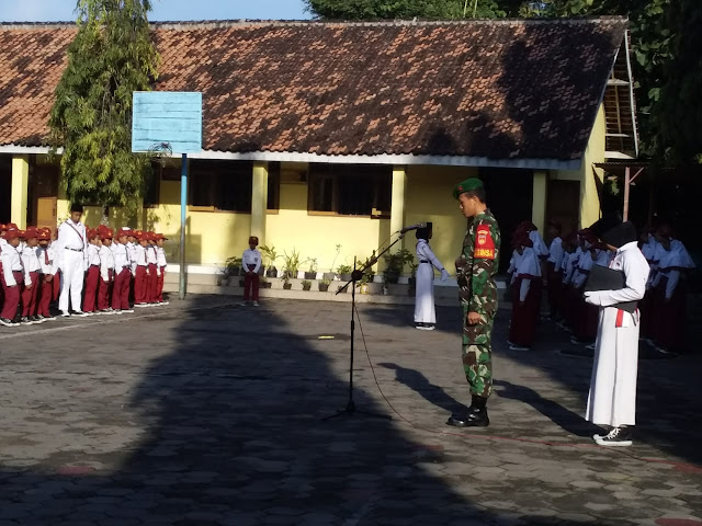 Babinsa Jetiskarangpung Upacara Wujud Rasa Cinta Tanah Air Babinsa Jetiskarangpung Upacara Wujud Rasa Cinta Tanah Air