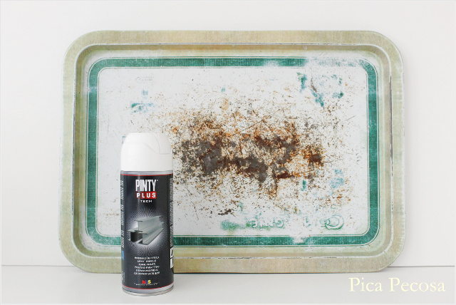 como-hacer-pizarra-magnetica-bandeja-metal-reciclada-diy-imprimacion-ferrica