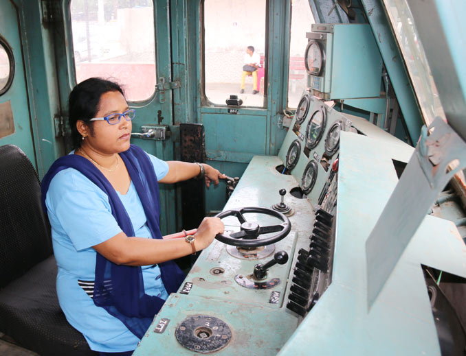 IndiaGirlsOnBike Women Empowerment Of India Female Train Drivers 4