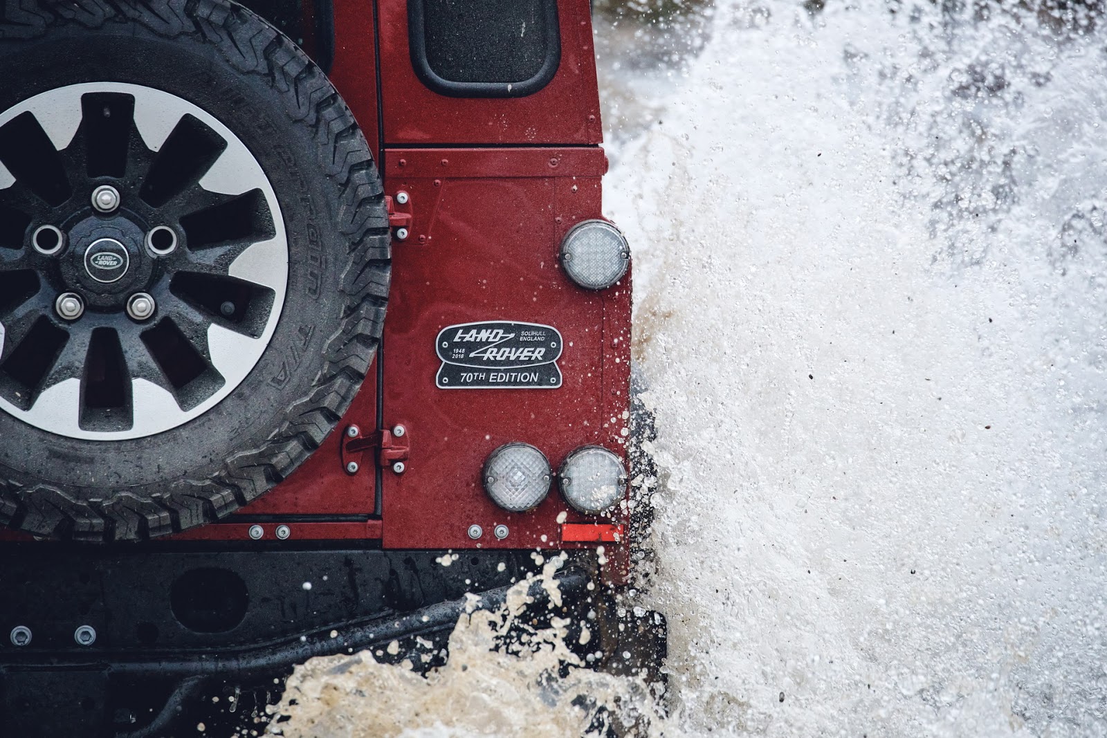 LR-Defender-WorksV8-02.jpg