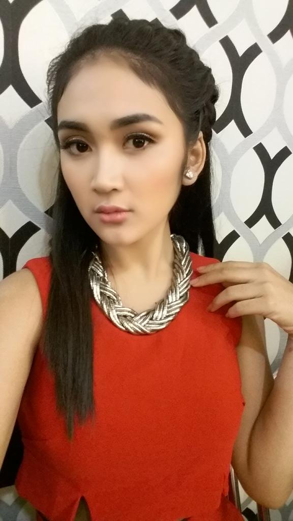 Model Cantik dan Imut Lavenia Oviola - Pixie