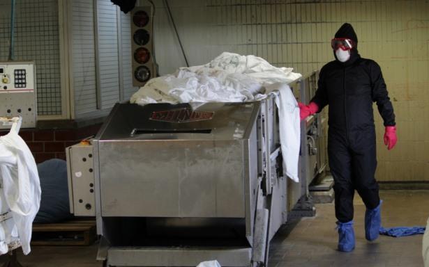 Esencial el manejo de ropa COVID-19 en las plantas de lavado del IMSS.