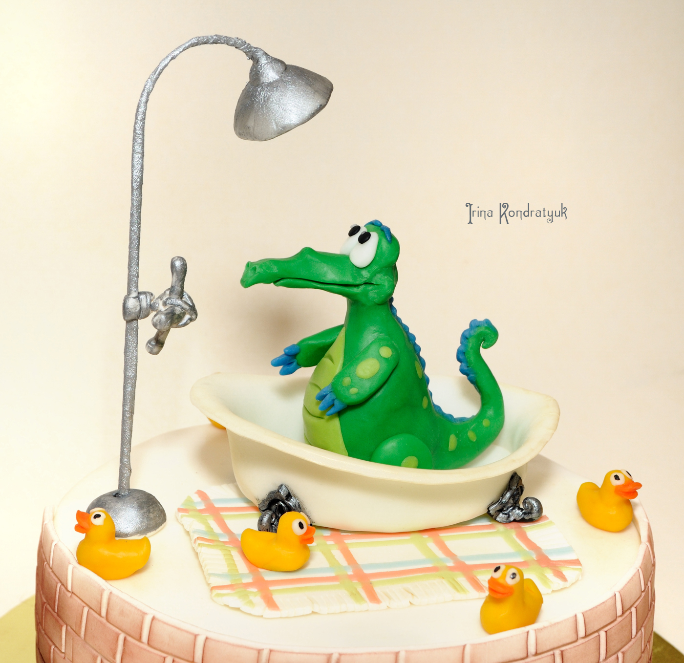 Игра про крокодила в ванной. Торт Крокодильчик Свомпи. Крокодильчик Свомпи крэнки. Торт с крокодилом. Крокодильчик в ванной.