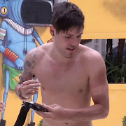 Anjo Nasser castiga Fernanda e André #BBB13