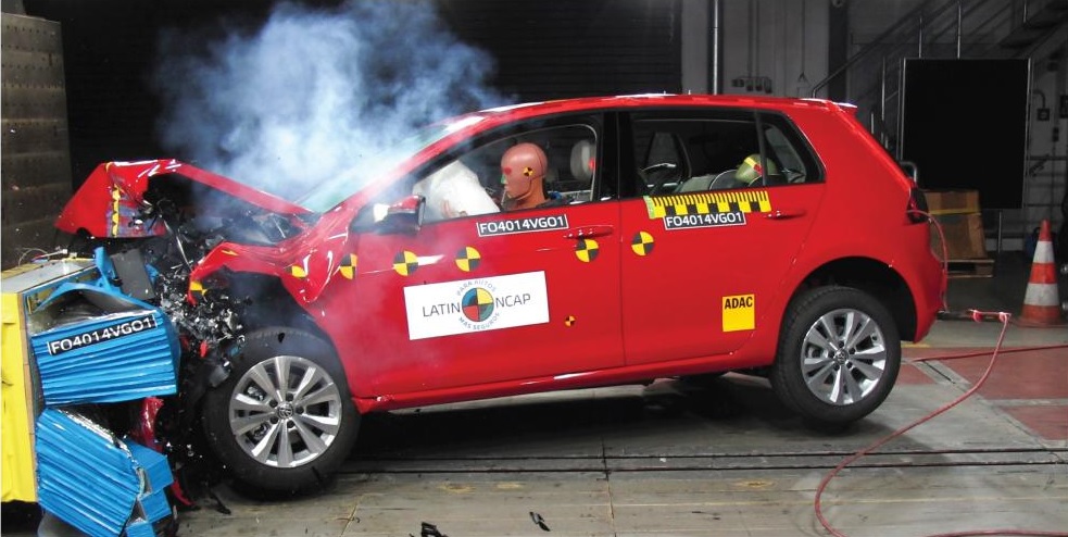 novo VW Golf 2015 - crash test