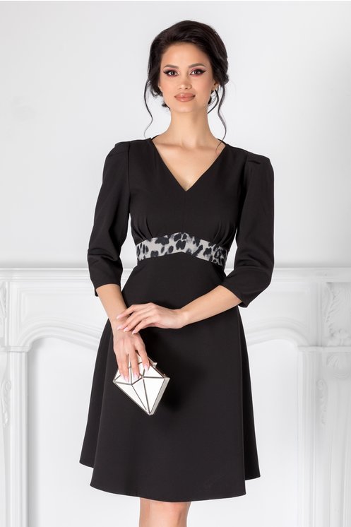 Rochie neagra eleganta Imprimeu animal print in talie Talie accentuata Maneci trei sferturi Rochie neagra eleganta Imprimeu animal print in talie Talie accentuata Maneci trei sferturi
