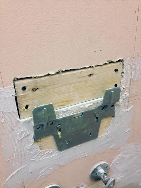 more bracket and wall