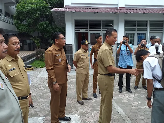 Wagubsu Tinjau Hari Pertama Pelaksanaan UN di SMK 10 Medan