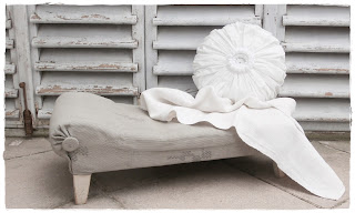 Shabby Landhaus: Eine Chaiselongue.......