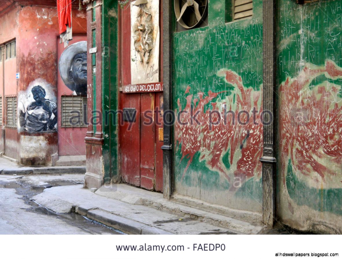 Old Buildings With Murals Painted On Exterior Habana Vieja old