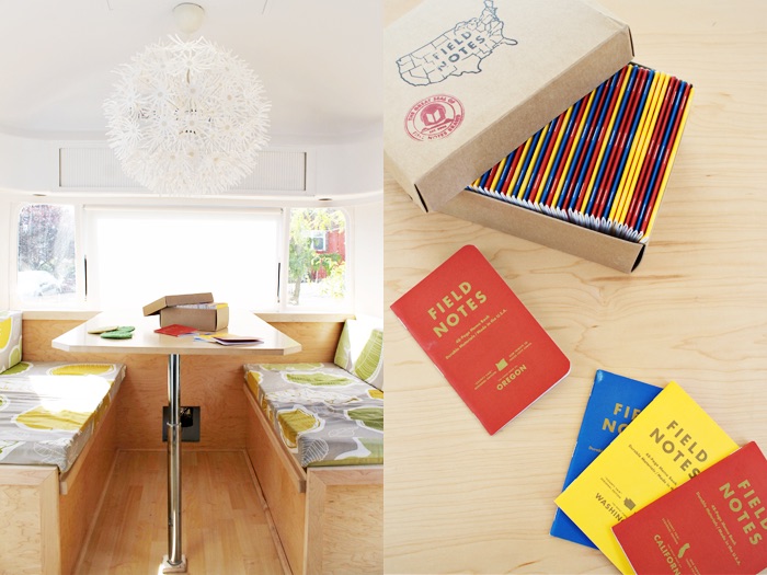 mesa de caravana. Lámpara Ikea. Cuadernos de viaje
