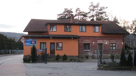 Pesjonat „Marina” (dawny Dom Wycieczkowy PTTK) przy ulicy Zdrojowej 1.