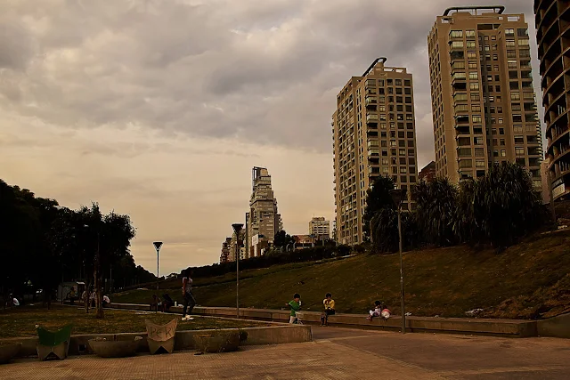 Paisaje urbano.Genten la plaza.