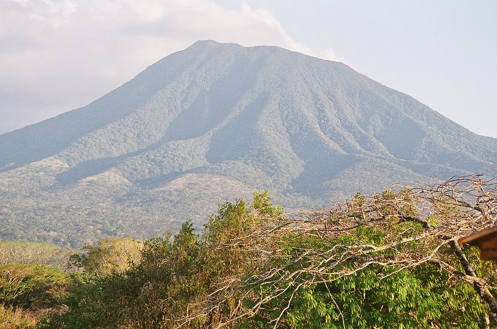 COSTA RICA Y SU GENTE EL VOLCÁN OROSÍ