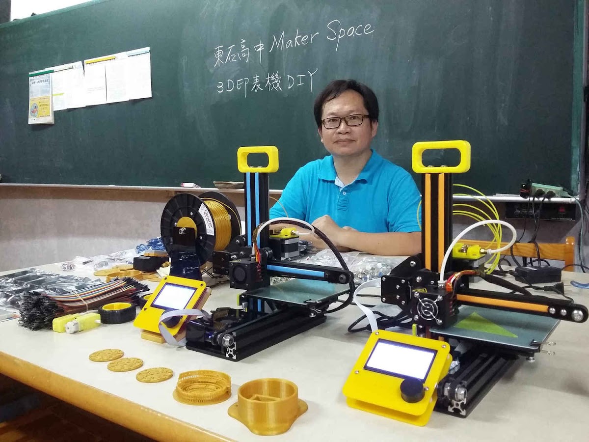 林東成老師在臺南鹽水文昌國小教學。