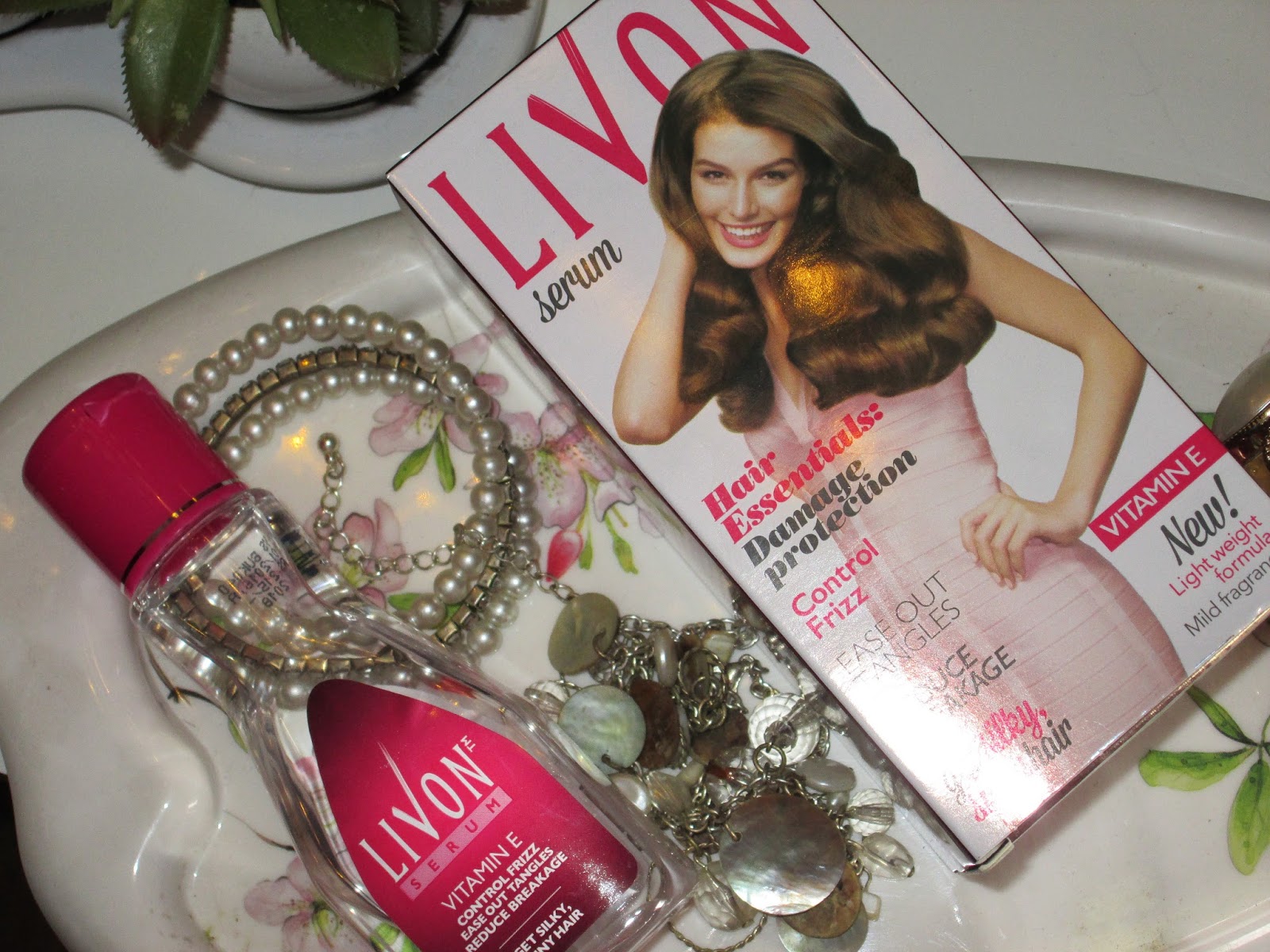 ❤ MAKEUP FOR ETERNITY ❤: Livon Hair Serum Review