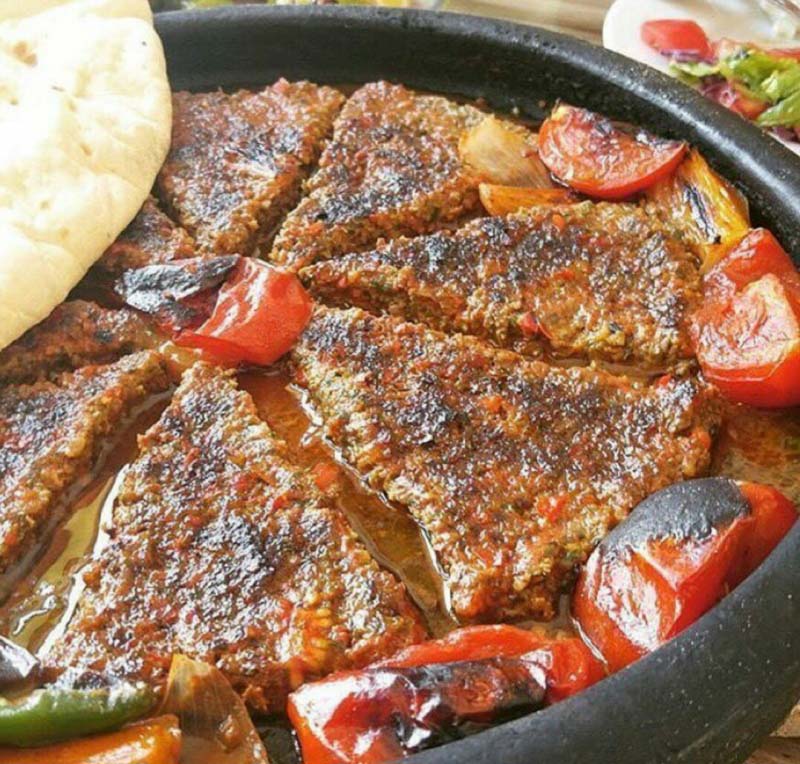 кукарача турецкое блюдо. турецкий перец кебаб. шашлык ассорти. тепси кебаб. блачок тепси.