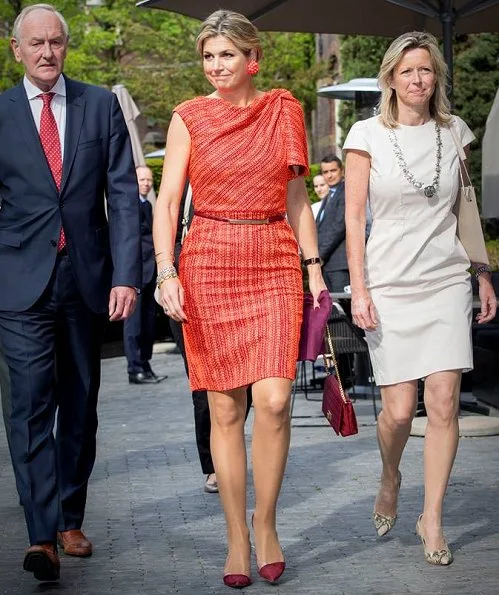 Queen Maxima wore Natan dress and Natan shoes. Queen jewelry, Bodes and Bode juweliers earrings