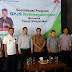 Dr ribka Tjiptaning Ketua Komosi lX DPR-RI Bagikan 200 Kartu BPJS Kesehatan di Kota Sukabumi. 