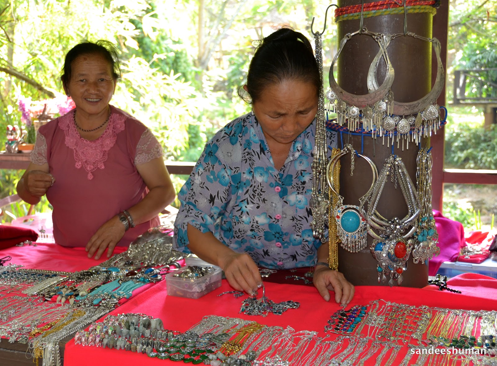 Shustrings: Beautiful People of Thailand