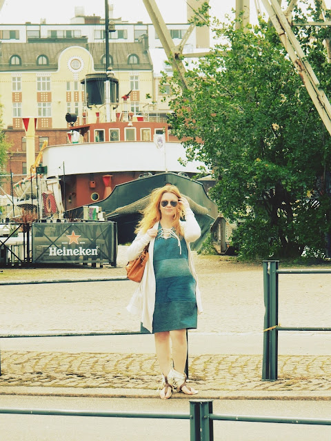 Mekko farkuista - Kävelyllä Hietalahden telakalla