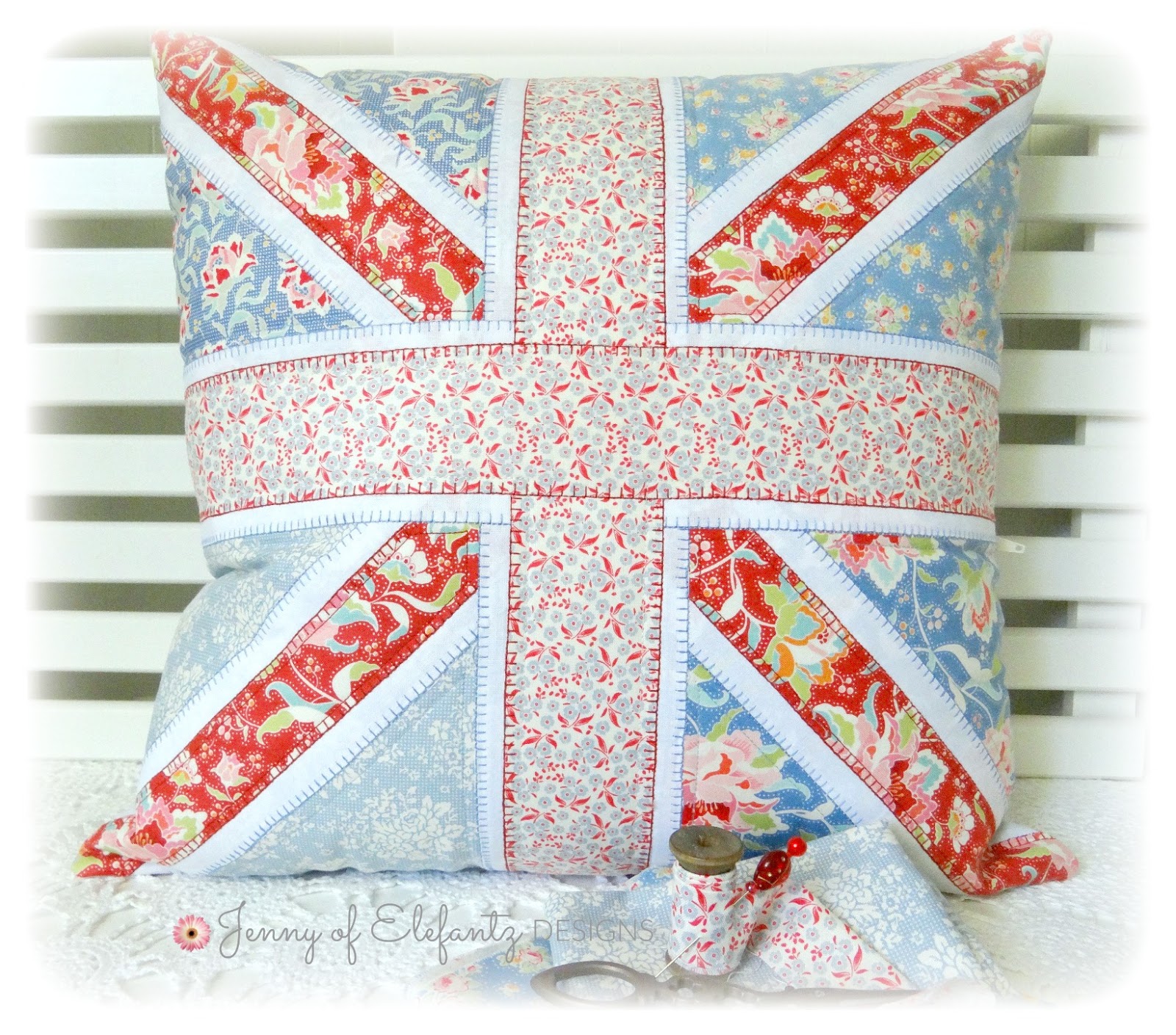 Jenny of ELEFANTZ Free pattern!! Sew a Union Jack pillow with me...