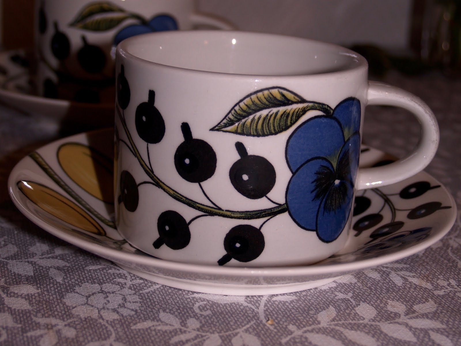 Autumn Why Do Many Finns Collect Old Arabia Factory S Coffee Sets Old Arabia Coffee Cup From Finland This Famous Line Is Called Paratiisi The Paradise