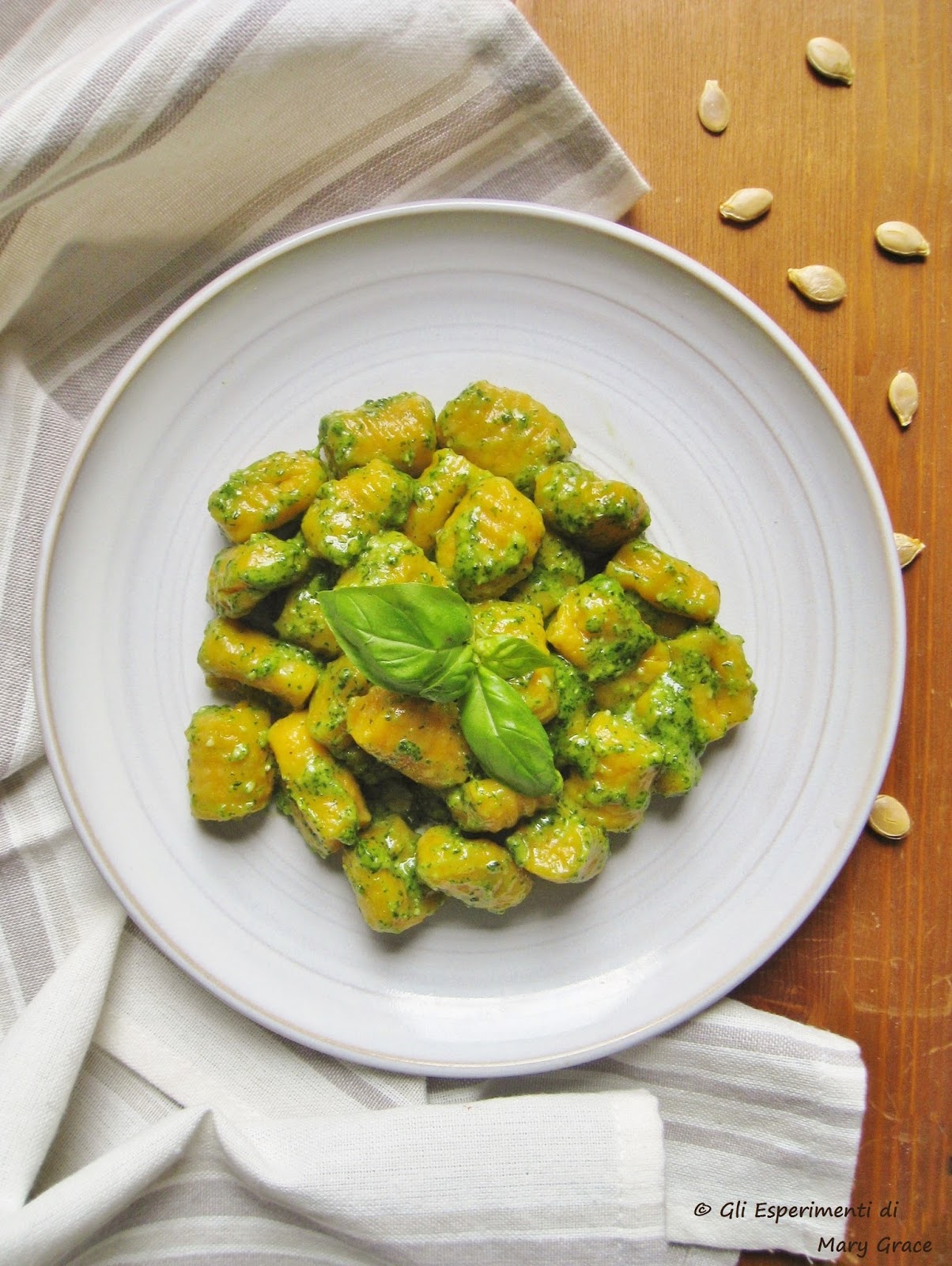 Gli Esperimenti di Mary Grace Gnocchi di Zucca e Patate al Pesto