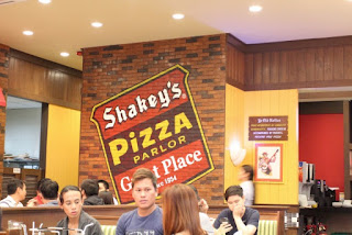 Shakey's F. Cabahug, The biggest Shakey's in the Visayas, Pizza places in Cebu, 