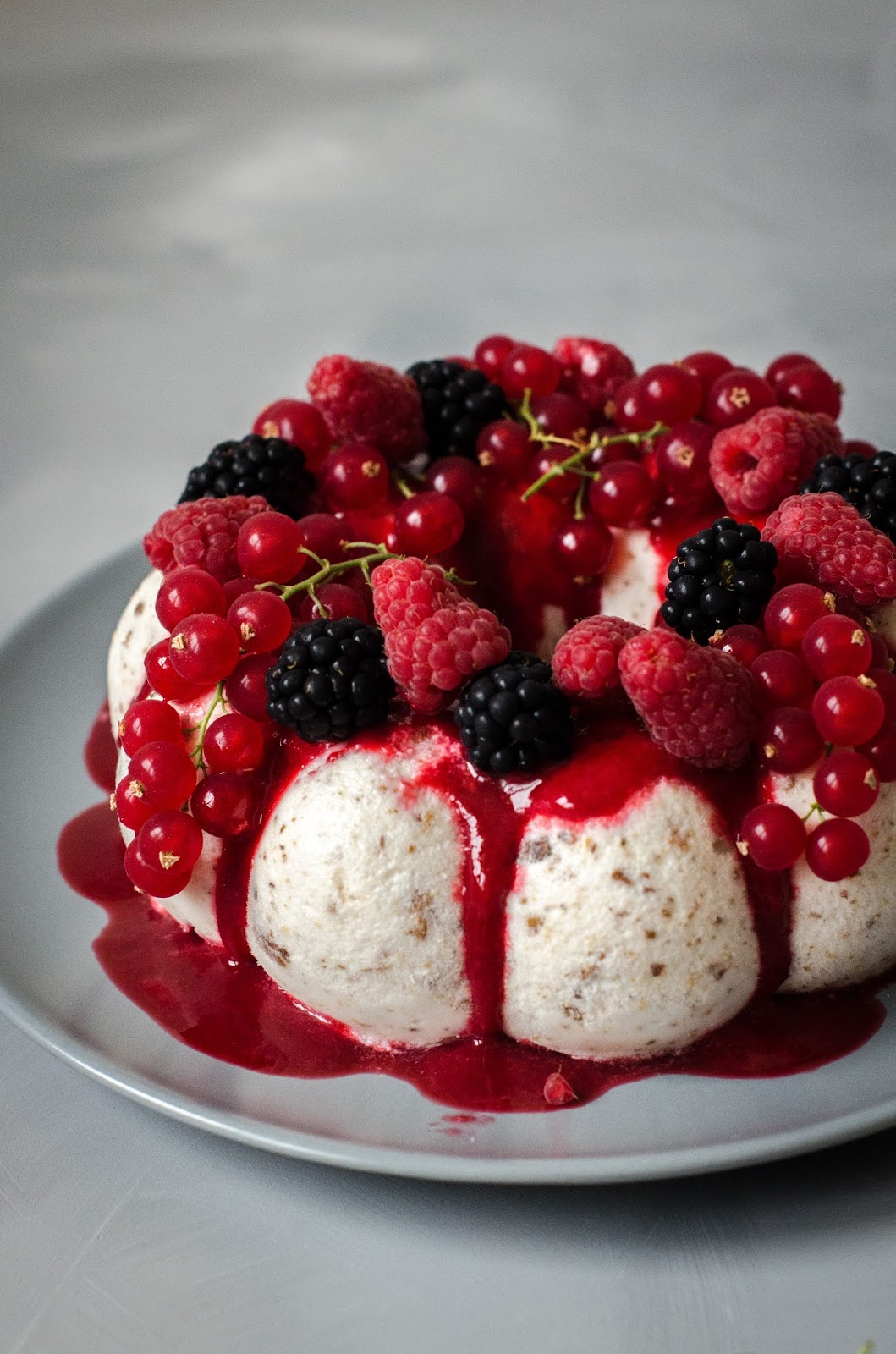 Nougat glacé aux fruits rouges (sans lait et rapide) Cerise et Praline