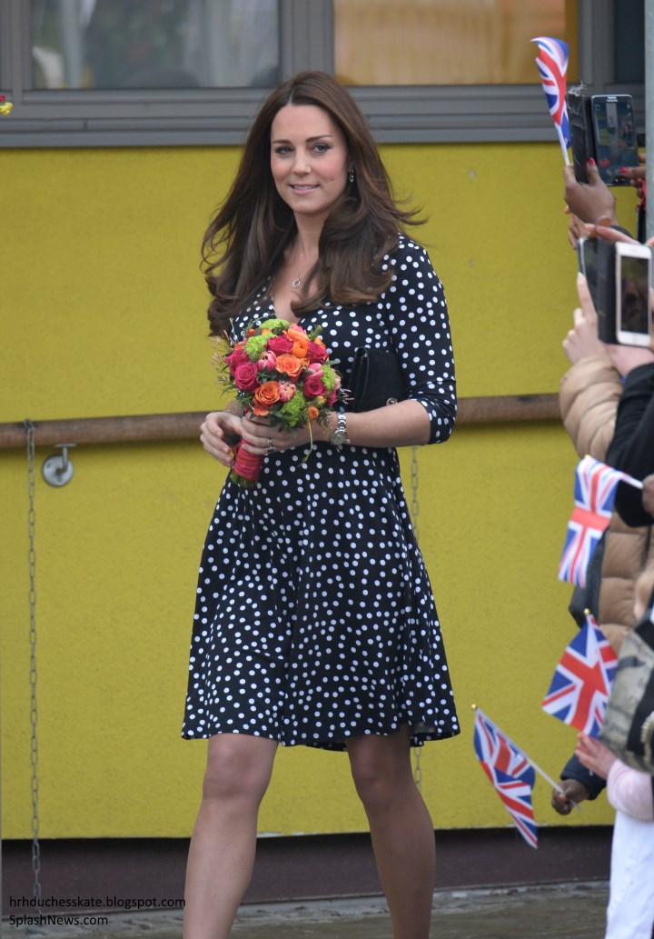 Duchess Kate: Kate Talks Due Date During Home-Start Visit in Polka-Dot ...