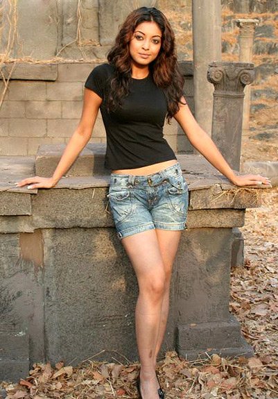 Who Has Hottest Legs In Bollywood gallery pictures