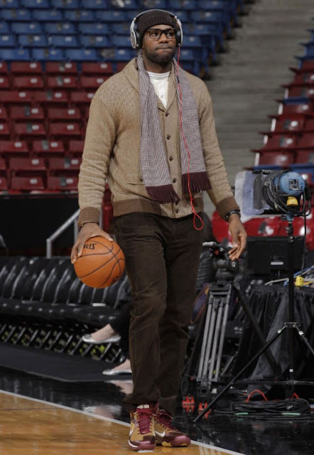 Celeb Sneaker Game: LeBron James Rocking His Nike LeBron 9