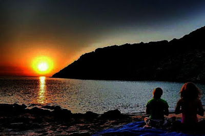 Γιατί στην αρχαία Ελλάδα ο ουρανός είχε χρώμα «μπρούτζινο», το κρασί και η θάλασσα ήταν «πορφυρά». Πώς αντιλαμβανόνταν ο Όμηρος και ο Αριστοτέλης τα χρώματα και γιατί δεν υπήρχε λέξη για το «γαλάζιο»  