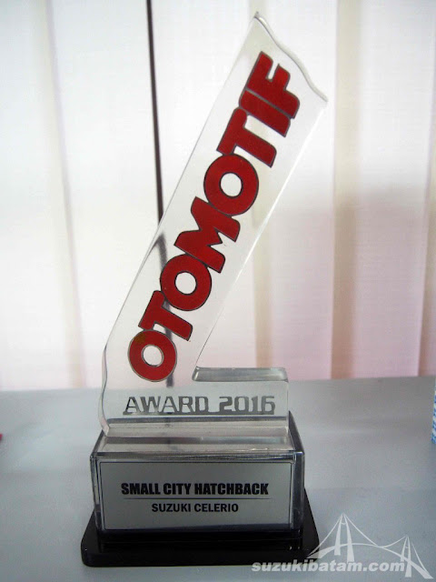 Suzuki Celerio Dianugerahi Small City Hatchback pada Ajang Otomotif Award 2016