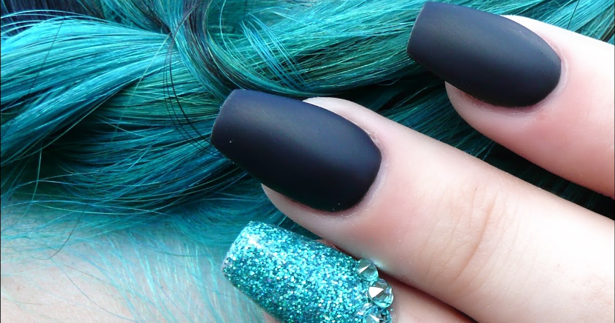 luminous nails matte black & glittery