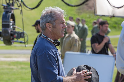 Mel Gibson on the set of Hacksaw Ridge (13)
