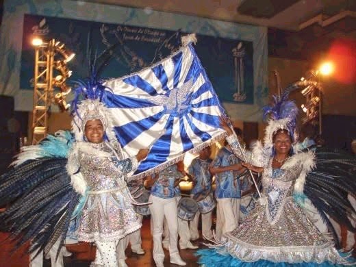 A Dama do Pagode mostra seus figurinos para o Carnaval – Blog do