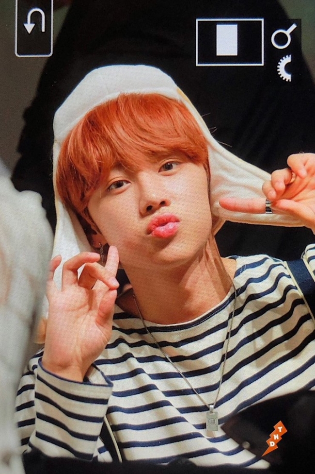 팬싸하고 온 거 티내는 더보이즈 멤버.jpg | 인스티즈