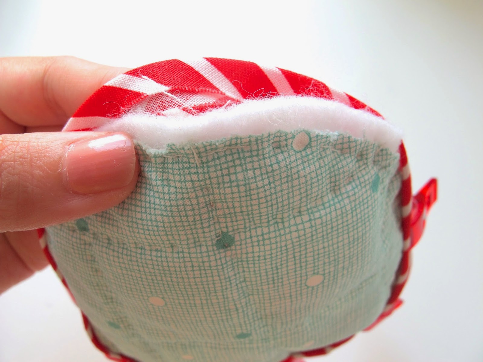 zakkaArt: Round zipper pouch step-by-step tutorial (a zakkaArt sewing kit)