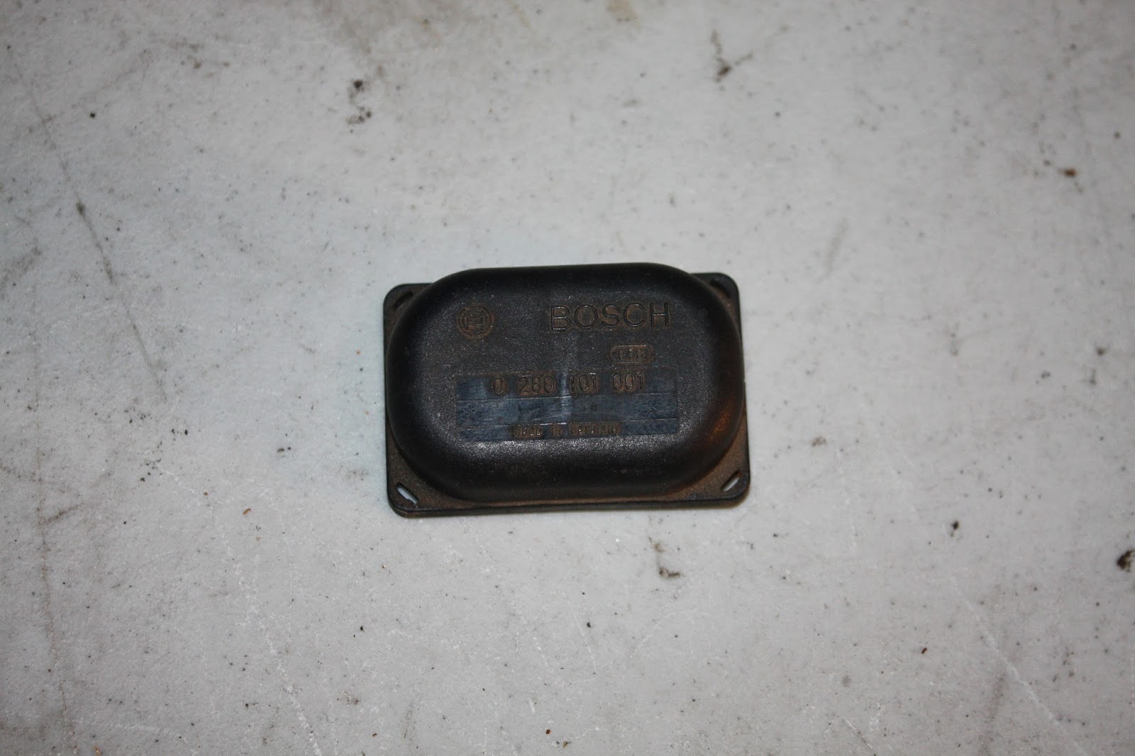 KrEvCon BMW Parts e30 Bosch Fuel Pressure Sensor Cover