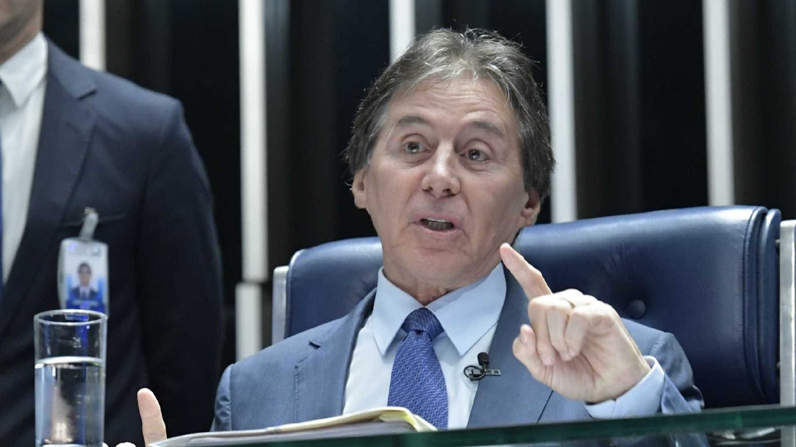 "Esse povo que vem aí não é da política, é da rede social", diz Eunício