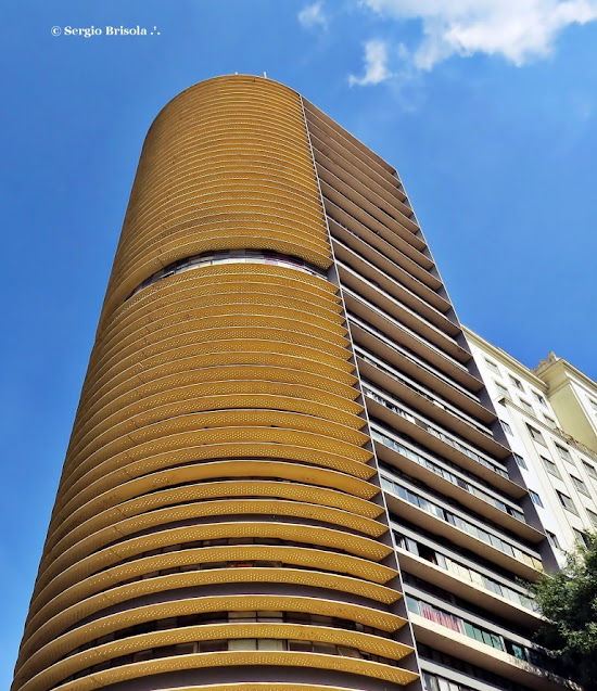 Perspectiva inferior da fachada e lateral do Edifício Montreal - Centro - São Paulo