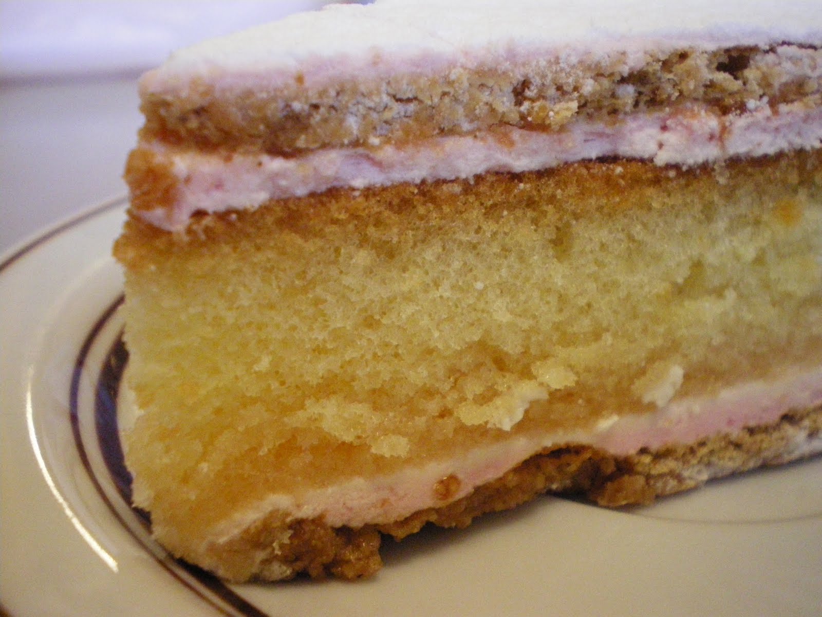 ¿Cómo es la Zuger Kirschtorte? - LA RECOMENDADORA